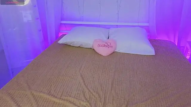 Snapshot of _Amelia_Shine_ chatting on October 8, 2025, 10:13 am Amelia Shine online show from October 8, 2025, 10:13 am