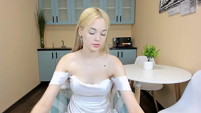 Snapshot of CallMeMargo chatting on October 8, 2025, 11:19 am CallMeMargo online show from October 8, 2025, 11:19 am