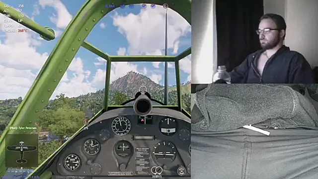 Snapshot of bear8t chatting on October 18, 2025, 4:19 pm bear8t online show from October 18, 2025, 4:19 pm