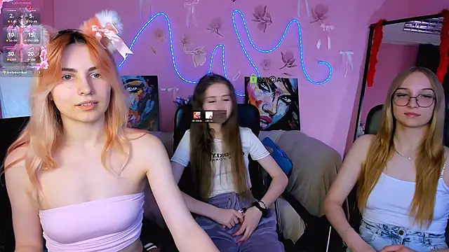 rebecca smile online show from June 15, 2026, 7:16 pm