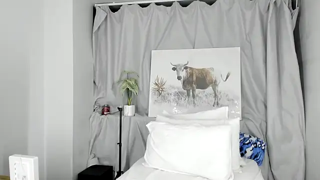 ConnieSmall24 online show from October 21, 2025, 12:33 am