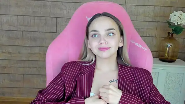 Snapshot of AnitaVenture chatting on September 27, 2025, 4:23 pm AnitaVenture online show from September 27, 2025, 4:23 pm