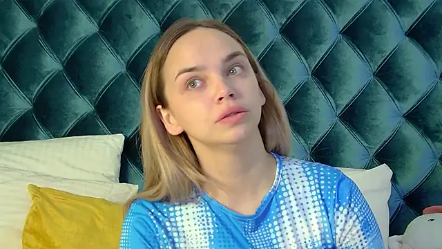 Snapshot of AnitaVenture chatting on October 1, 2025, 4:07 am AnitaVenture online show from October 1, 2025, 4:07 am