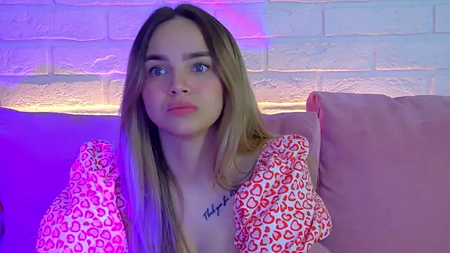 Snapshot of AnitaVenture chatting on October 5, 2025, 4:44 am AnitaVenture online show from October 5, 2025, 4:44 am