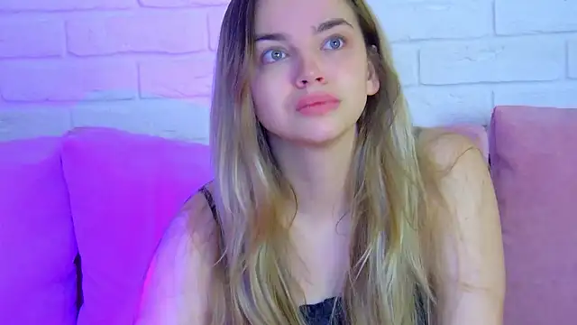 Snapshot of AnitaVenture chatting on October 8, 2025, 4:10 am AnitaVenture online show from October 8, 2025, 4:10 am