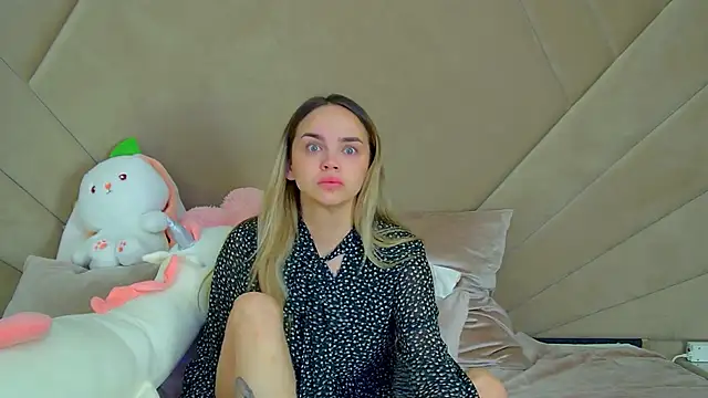 Snapshot of AnitaVenture chatting on October 15, 2025, 4:34 am AnitaVenture online show from October 15, 2025, 4:34 am