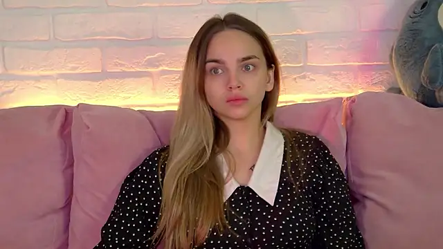 Snapshot of AnitaVenture chatting on October 16, 2025, 4:13 am AnitaVenture online show from October 16, 2025, 4:13 am