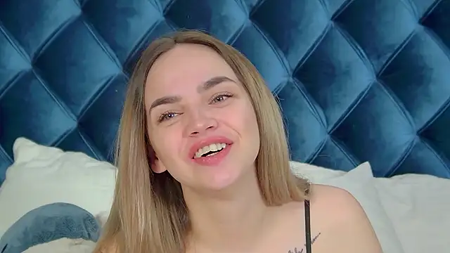 Snapshot of AnitaVenture chatting on November 5, 2025, 4:23 am AnitaVenture online show from November 5, 2025, 4:23 am