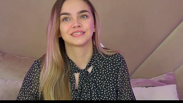 Snapshot of AnitaVenture chatting on November 12, 2025, 4:24 am AnitaVenture online show from November 12, 2025, 4:24 am