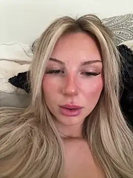 Snapshot of blondeeee chatting on April 23, 2026, 4:09 pm blondeeee online show from April 23, 2026, 4:09 pm