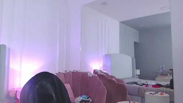 Snapshot of ChantalGarner chatting on October 31, 2025, 12:50 pm ChantalGarner online show from October 31, 2025, 12:50 pm