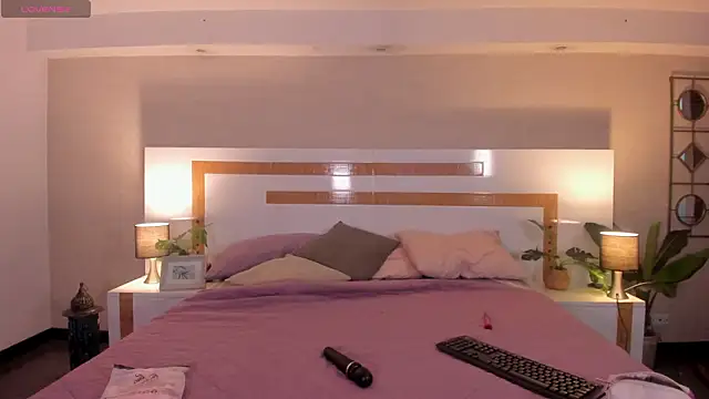 Snapshot of Violeta_dh chatting on March 21, 2026, 11:15 am Violeta dh online show from March 21, 2026, 11:15 am