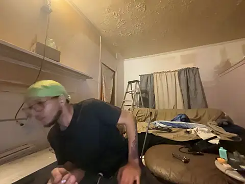 Snapshot of ThrowedWorldWide chatting on February 8, 2026, 3:10 am ThrowedWorldWide online show from February 8, 2026, 3:10 am