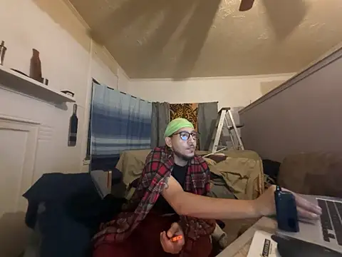 Snapshot of ThrowedWorldWide chatting on February 9, 2026, 5:00 am ThrowedWorldWide online show from February 9, 2026, 5:00 am