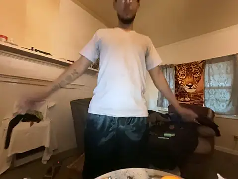 Snapshot of ThrowedWorldWide chatting on February 15, 2026, 3:31 pm ThrowedWorldWide online show from February 15, 2026, 3:31 pm