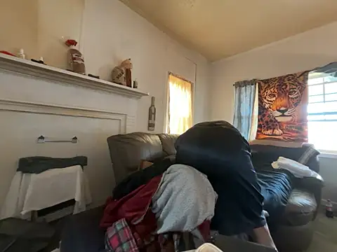 Snapshot of ThrowedWorldWide chatting on February 19, 2026, 6:04 pm ThrowedWorldWide online show from February 19, 2026, 6:04 pm