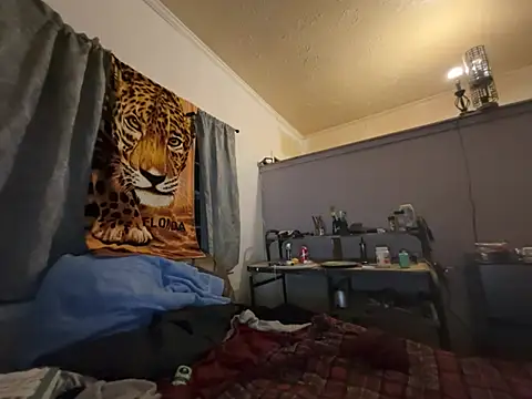 Snapshot of ThrowedWorldWide chatting on March 17, 2026, 12:15 am ThrowedWorldWide online show from March 17, 2026, 12:15 am