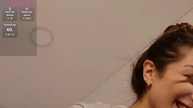 Snapshot of softly_bold chatting on October 29, 2025, 12:51 pm softly bold online show from October 29, 2025, 12:51 pm