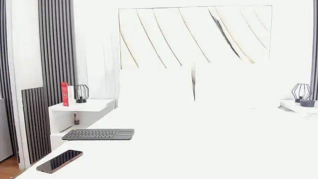 celestebellmont online show from September 30, 2025, 12:21 pm