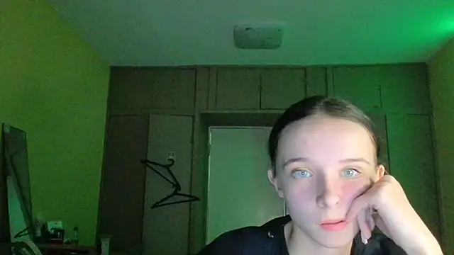 Emilia Light online show from October 11, 2025, 5:11 pm