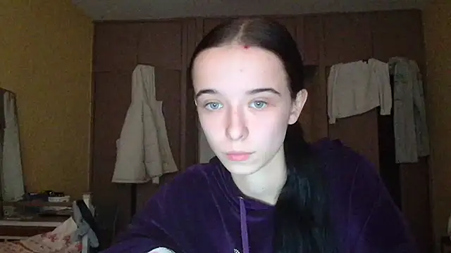 Emilia Light online show from October 28, 2025, 12:09 pm