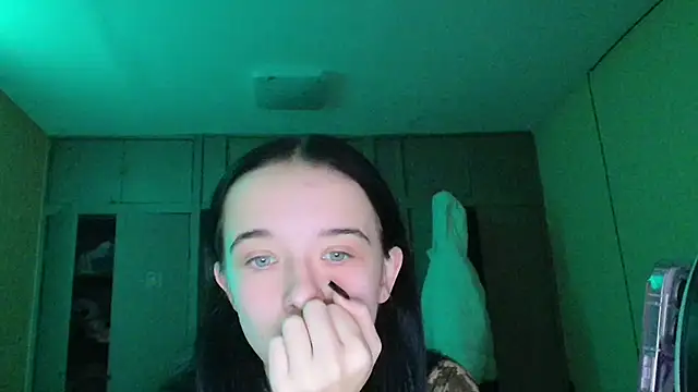 Emilia Light online show from December 5, 2025, 7:06 am