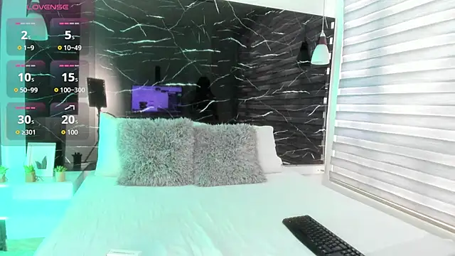 ZOE LE online show from November 6, 2025, 11:44 am