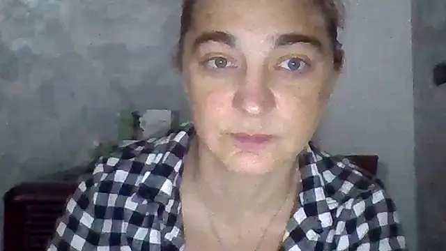 Snapshot of GoldenAngelMilf chatting on October 21, 2025, 4:19 pm GoldenAngelMilf online show from October 21, 2025, 4:19 pm