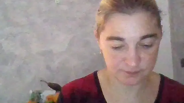 Snapshot of GoldenAngelMilf chatting on November 3, 2025, 8:48 am GoldenAngelMilf online show from November 3, 2025, 8:48 am