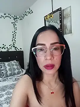 YaraDuartee online show from March 8, 2026, 9:07 pm