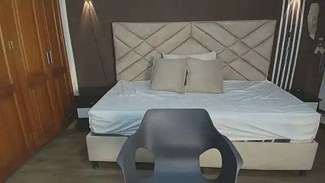 Snapshot of GabySweett_ chatting on October 19, 2025, 12:28 pm GabySweett online show from October 19, 2025, 12:28 pm