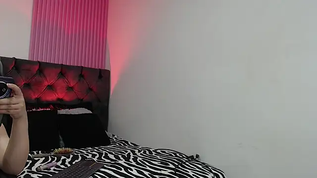iam kinky online show from October 27, 2025, 2:10 pm