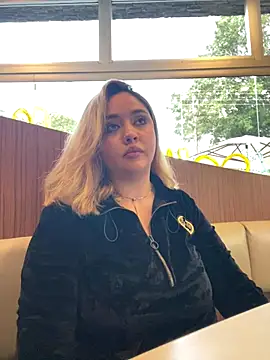 Snapshot of Angelina_velvett chatting on October 6, 2025, 10:18 pm Angelina velvett online show from October 6, 2025, 10:18 pm