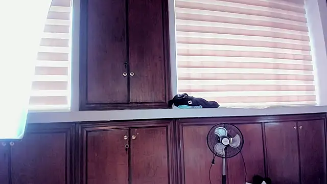 Snapshot of Violet_Anders chatting on October 3, 2025, 8:17 pm Violet Anders online show from October 3, 2025, 8:17 pm