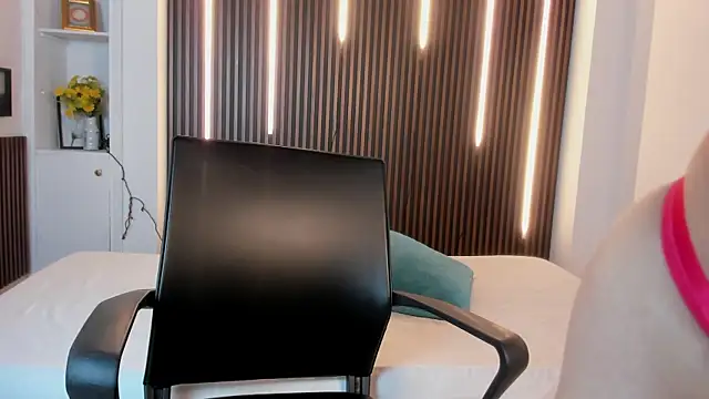 Snapshot of Caroline_Millerr chatting on October 3, 2025, 8:39 pm Caroline Millerr online show from October 3, 2025, 8:39 pm