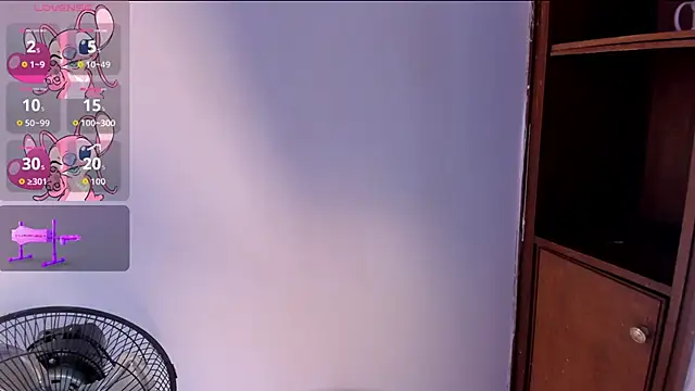 Snapshot of Caroline_Millerr chatting on October 28, 2025, 7:38 pm Caroline Millerr online show from October 28, 2025, 7:38 pm