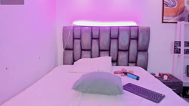 Caroline Millerr online show from February 2, 2026, 7:23 pm