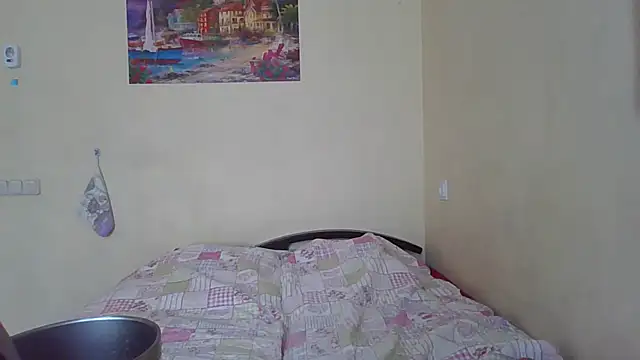 QueenMomyS online show from March 30, 2026, 6:47 am