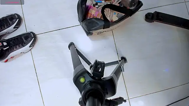 Snapshot of CharlotteAndSimon chatting on February 11, 2026, 3:28 pm CharlotteAndSimon online show from February 11, 2026, 3:28 pm