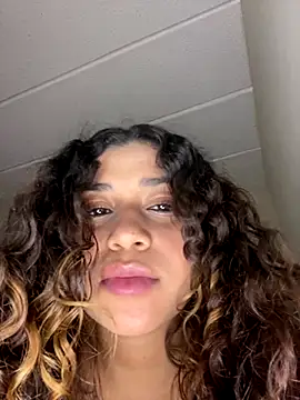 Sofi-Glow online show from October 2, 2025, 9:11 pm