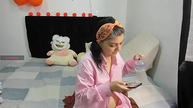 Snapshot of Yin_yang_hot chatting on October 29, 2025, 10:17 am Yin yang hot online show from October 29, 2025, 10:17 am