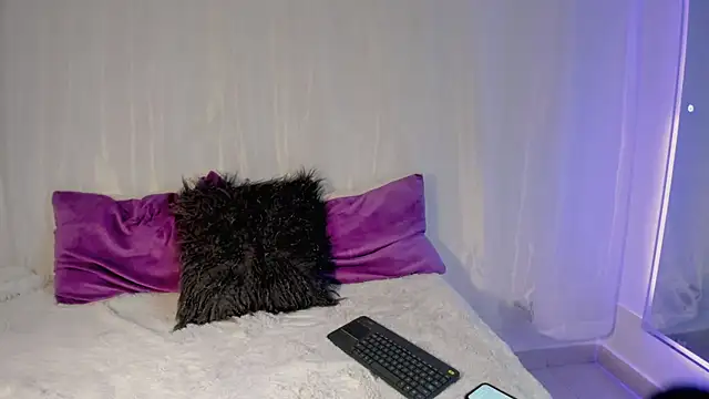 Olivia Morrys online show from February 13, 2026, 8:05 pm