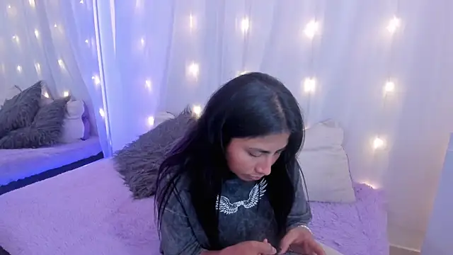 Olivia Morrys online show from May 21, 2026, 12:50 am