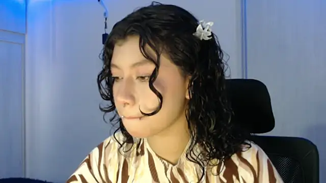 Snapshot of Ivonnybonn chatting on October 22, 2025, 1:44 pm Ivonnybonn online show from October 22, 2025, 1:44 pm