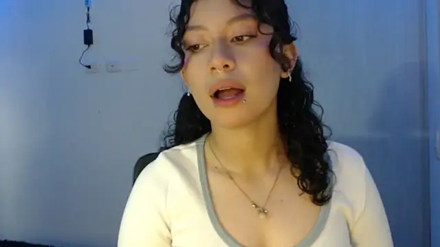 Snapshot of Ivonnybonn chatting on October 24, 2025, 3:19 pm Ivonnybonn online show from October 24, 2025, 3:19 pm