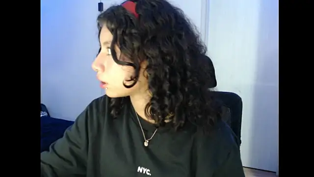 Snapshot of Ivonnybonn chatting on November 6, 2025, 5:19 am Ivonnybonn online show from November 6, 2025, 5:19 am