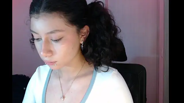 Snapshot of Ivonnybonn chatting on November 12, 2025, 5:52 am Ivonnybonn online show from November 12, 2025, 5:52 am