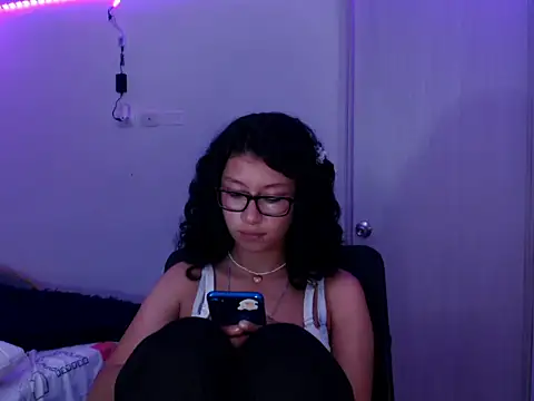 Ivonnybonn online show from February 4, 2026, 4:29 am