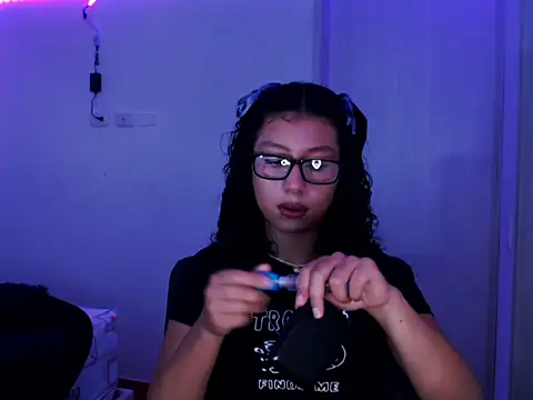 Ivonnybonn online show from February 9, 2026, 5:28 pm