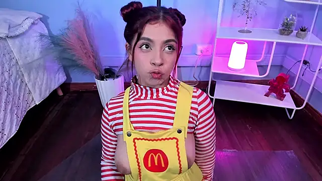 KathiaSaenz  online show from October 2, 2025, 3:57 am